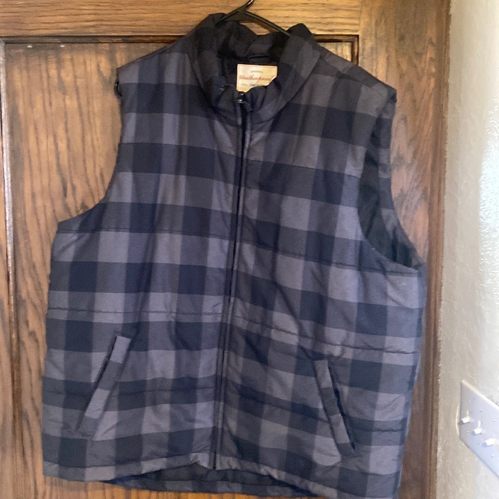 Black an grey vest